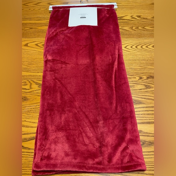 New Soft Hooded Santa
Plush Throw - Picture 2 of 5